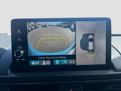 Used 2025 Honda Pilot TrailSport image 13