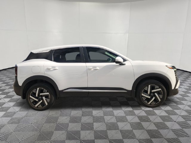 Used 2025 Nissan Kicks SV FWD image 4