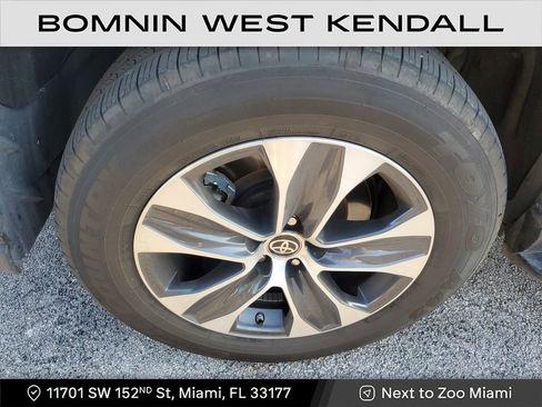 Used 2024 Toyota Highlander LE image 7