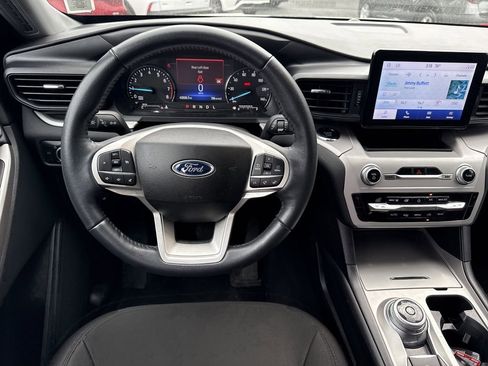 Used 2023 Ford Explorer XLT AWD/4WD image 11