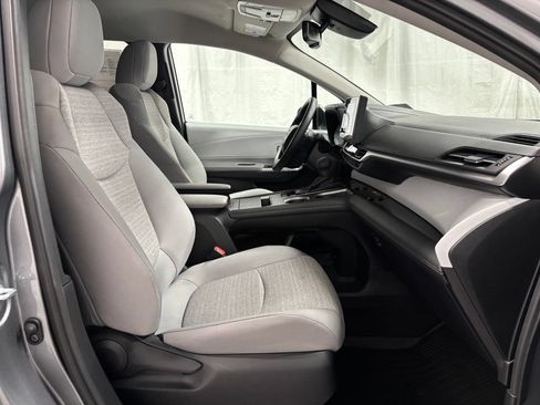 Used 2026 Toyota Sienna LE FWD image 64