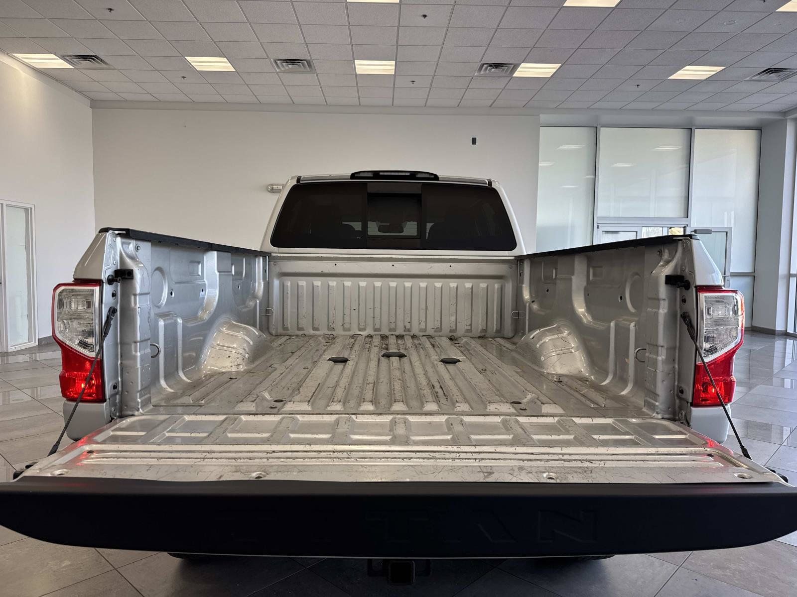 Used 2017 Nissan Titan SV AWD/4WD image 26