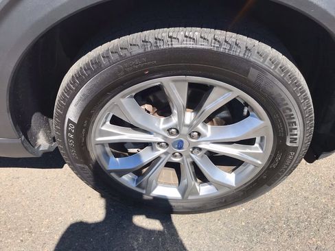 Used 2024 Ford Explorer XLT w/ Equipment Group 202A AWD/4WD image 29