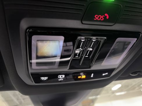 Certified 2025 Volkswagen Jetta SE image 60