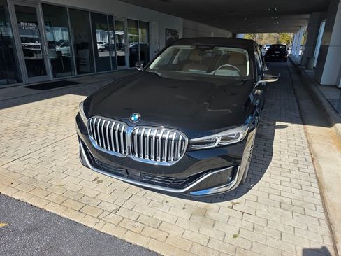 Used 2020 BMW 740i w/ Premium Package image 2
