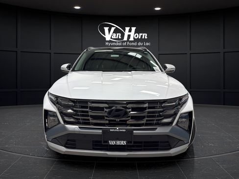 Used 2025 Hyundai Tucson Limited AWD/4WD image 2