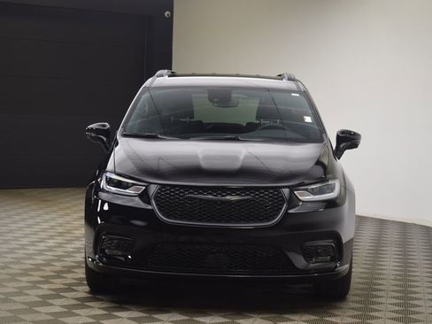 New 2026 Chrysler Pacifica Select w/ S Appearance Package image 2