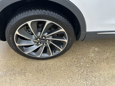 Used 2019 Lincoln Nautilus Reserve AWD/4WD image 3