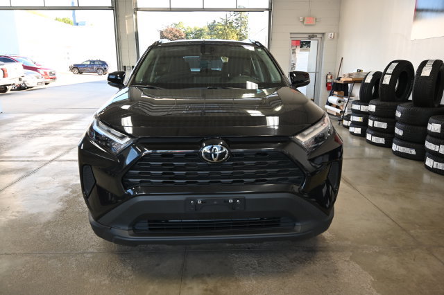 Used 2024 Toyota RAV4 XLE AWD/4WD image 2