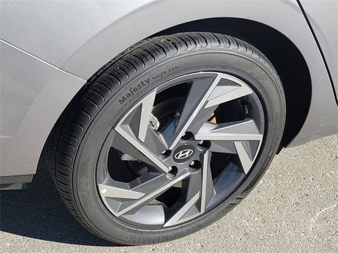 Certified 2025 Hyundai Elantra Sport image 22