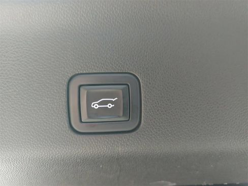 Used 2021 Chevrolet Suburban High Country image 19