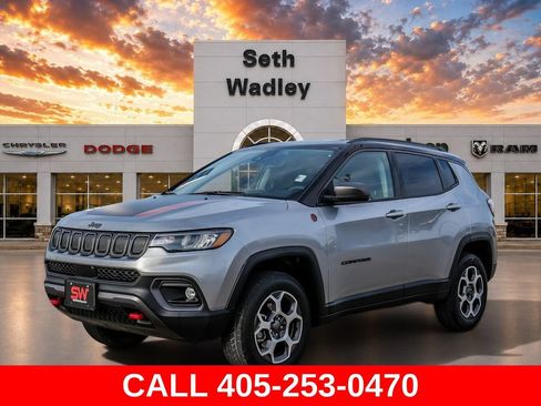 Used 2022 Jeep Compass Trailhawk AWD/4WD image 3