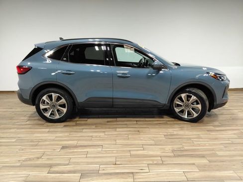 Used 2025 Ford Escape Platinum AWD/4WD image 17