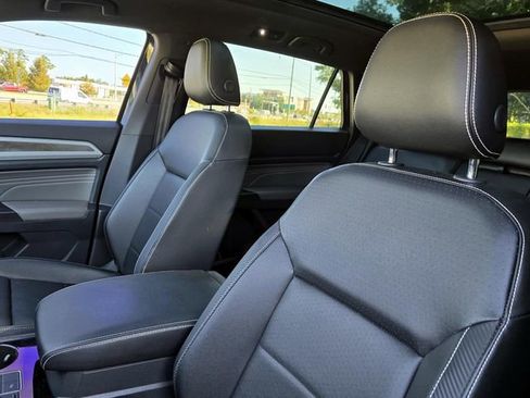 Certified 2022 Volkswagen Atlas Cross Sport SE w/ Panoramic Sunroof Package image 25