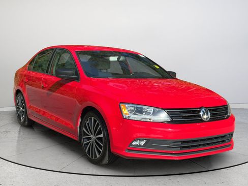Used 2016 Volkswagen Jetta Sport FWD image 1