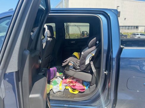 Used 2023 Chevrolet Silverado 1500 Custom image 10