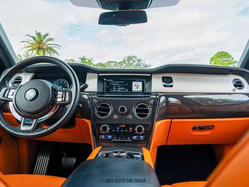 Used 2023 Rolls-Royce Cullinan Black Badge w/ Leather Finishing Pack image 46