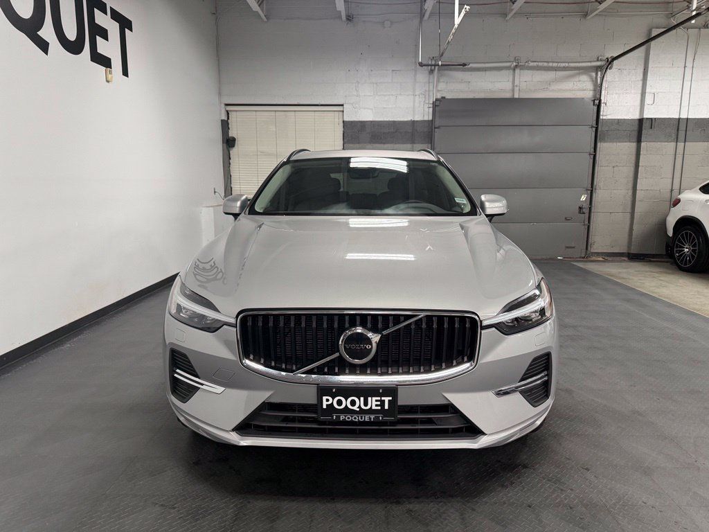 Used 2022 Volvo XC60 B5 Momentum w/ Climate Package AWD/4WD image 3