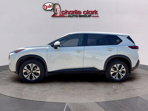 Used 2023 Nissan Rogue SV FWD image 2