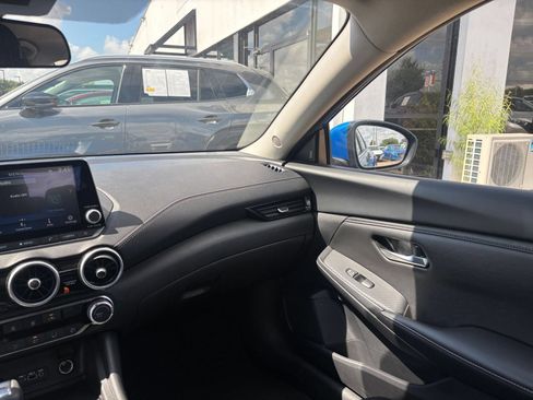 Used 2025 Nissan Sentra SV FWD image 32