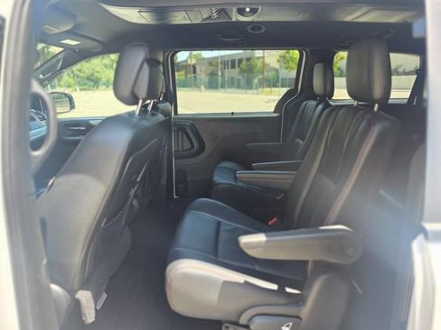 Used 2019 Dodge Grand Caravan GT FWD image 28