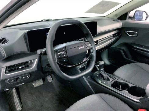Used 2025 Kia K4 LXS image 14