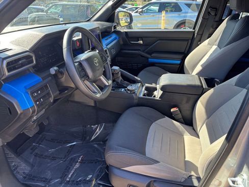 Used 2025 Toyota Tacoma TRD Off-Road image 28