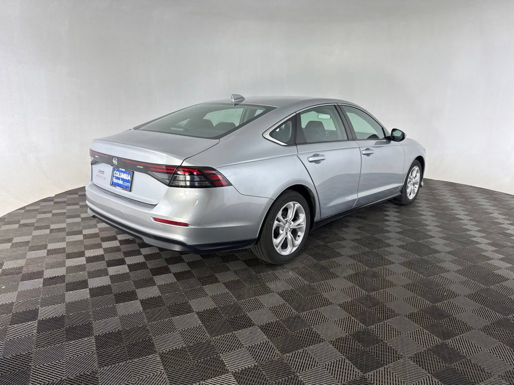 Certified 2025 Honda Accord LX image 5