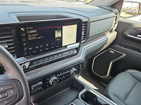 Used 2025 GMC Sierra 1500 SLT image 18