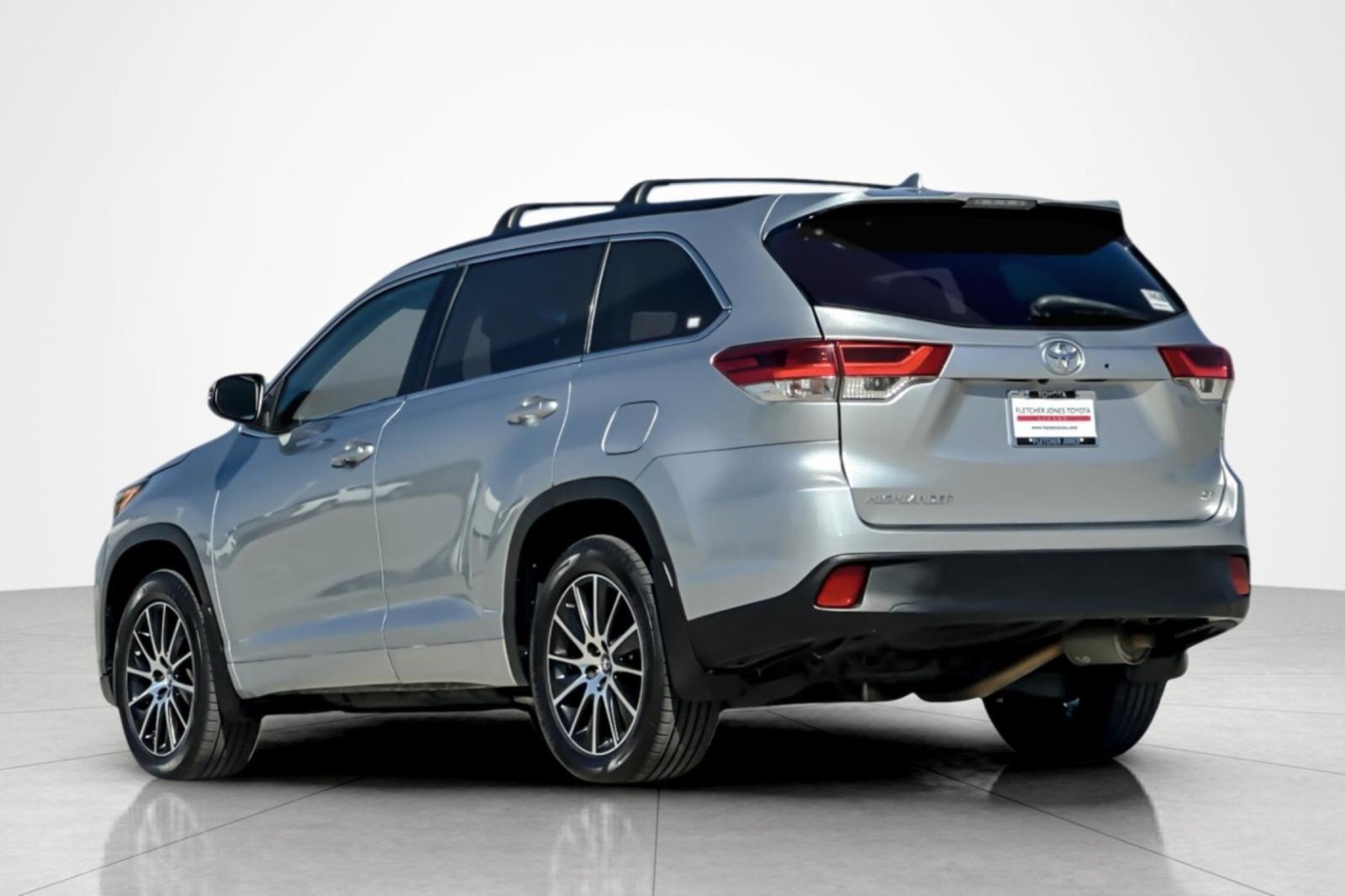 Certified 2018 Toyota Highlander SE w/ Protection Package #1 FWD image 3