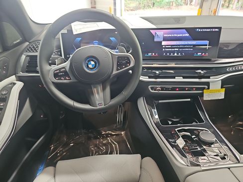 New 2026 BMW X5 xDrive50e w/ M Sport Package AWD/4WD image 16