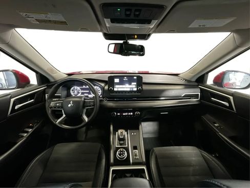 Used 2023 Mitsubishi Outlander SE image 28