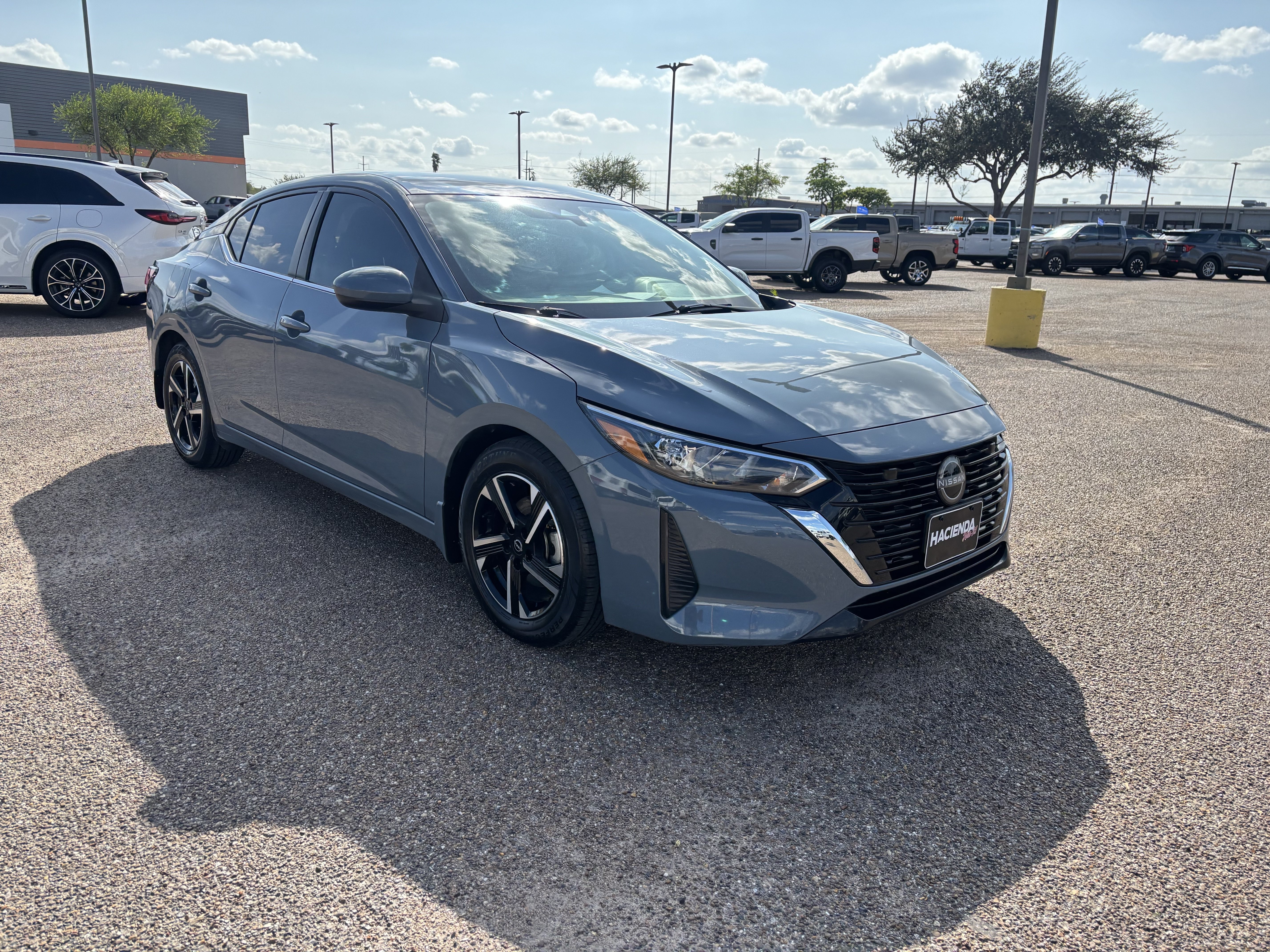Used 2025 Nissan Sentra SV FWD image 5
