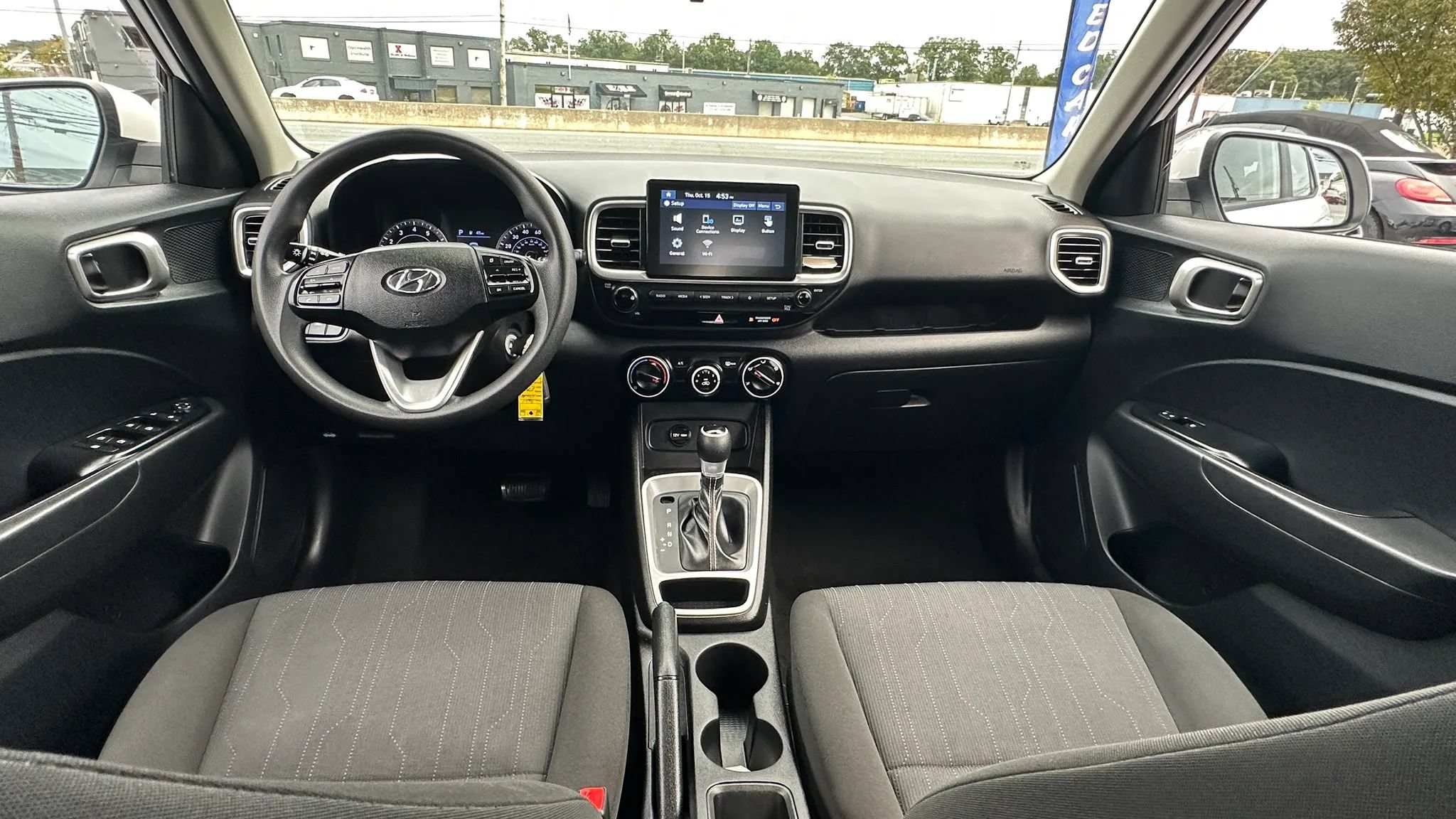 Used 2021 Hyundai Venue SE FWD image 18