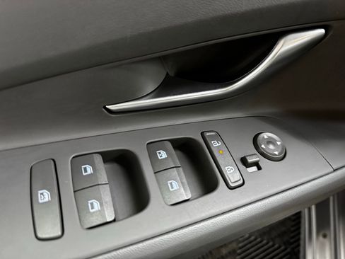 Used 2025 Hyundai Elantra SEL image 23