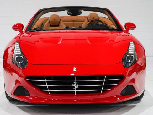 Used 2015 Ferrari California T RWD image 5