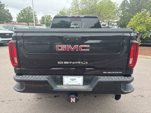 Used 2023 GMC Sierra 2500 Denali w/ Denali Black Diamond Edition AWD/4WD image 4