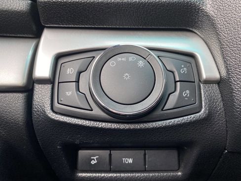 Used 2017 Ford Explorer XLT w/ Equipment Group 202A AWD/4WD image 41