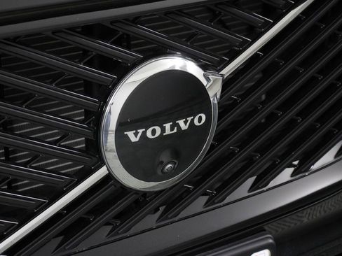 Certified 2026 Volvo XC60 B5 Plus AWD/4WD image 27