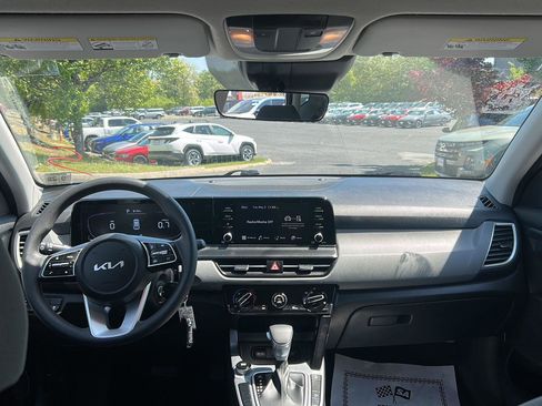 Used 2024 Kia Seltos LX AWD/4WD image 16