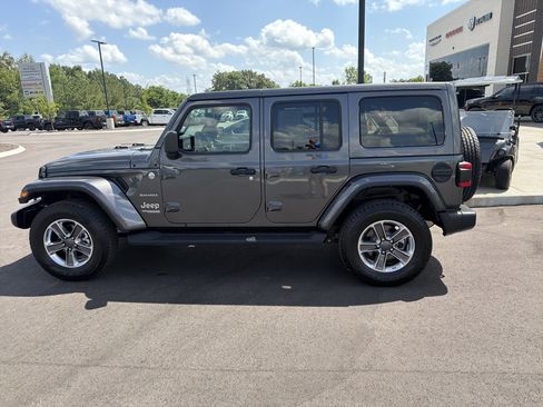 Used 2022 Jeep Wrangler Unlimited Sahara w/ LED Lighting Group AWD/4WD image 20