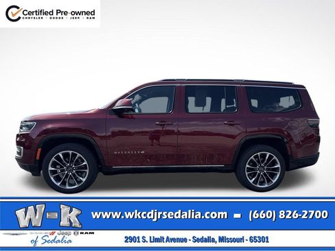 Certified 2022 Jeep Wagoneer Series III w/ Premium Group I AWD/4WD image 12