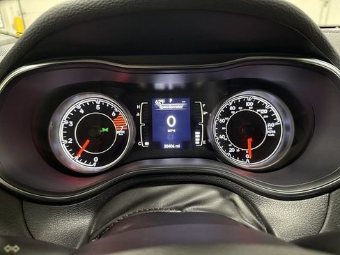 Used 2019 Jeep Cherokee Latitude w/ Popular Appearance Group FWD image 12