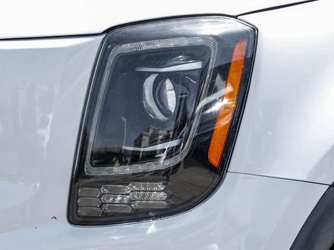 Used 2022 Kia Telluride LX FWD image 8