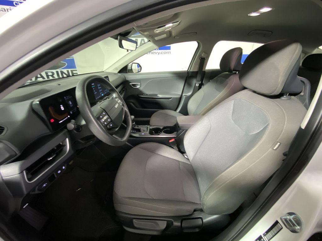 Used 2025 Kia K4 FWD image 24