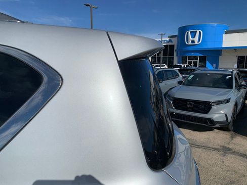 Used 2023 Nissan Armada SV image 9