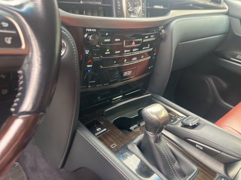 Used 2018 Lexus LX 570 4WD w/ Luxury Package image 12