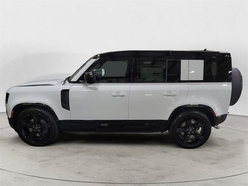 New 2025 Land Rover Defender 110 X-Dynamic SE image 2