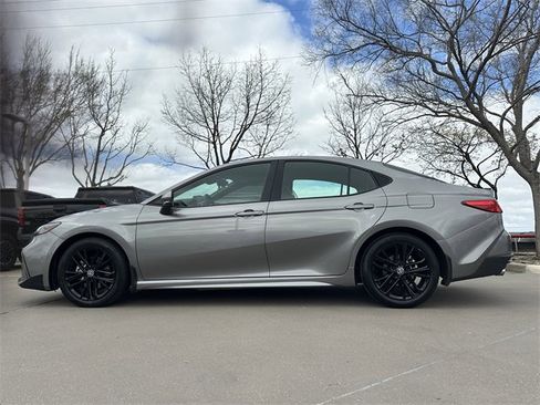 Used 2025 Toyota Camry SE image 2