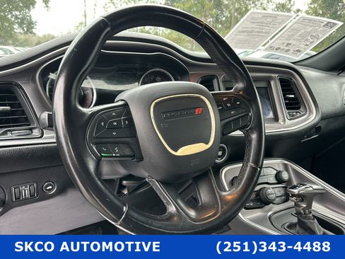 Used 2019 Dodge Challenger SXT image 19